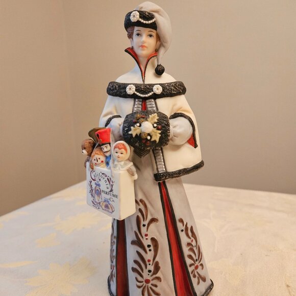 Retro President's Club Avon Figurine Mrs. Albee - Picture 1 of 13